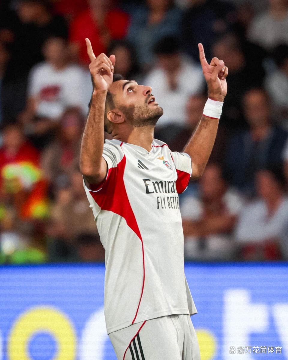 九游体育网站-纽约尼克斯迎葡超关键赛，关键时刻防线松动，球迷炸锅，身体对抗强度拉满 